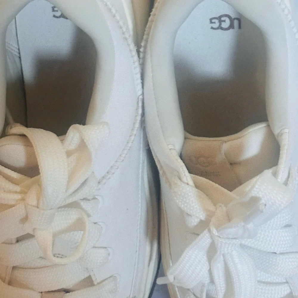 Ugg Women’s EX Duzzit Essential lace up platorm sneakers in white. 10